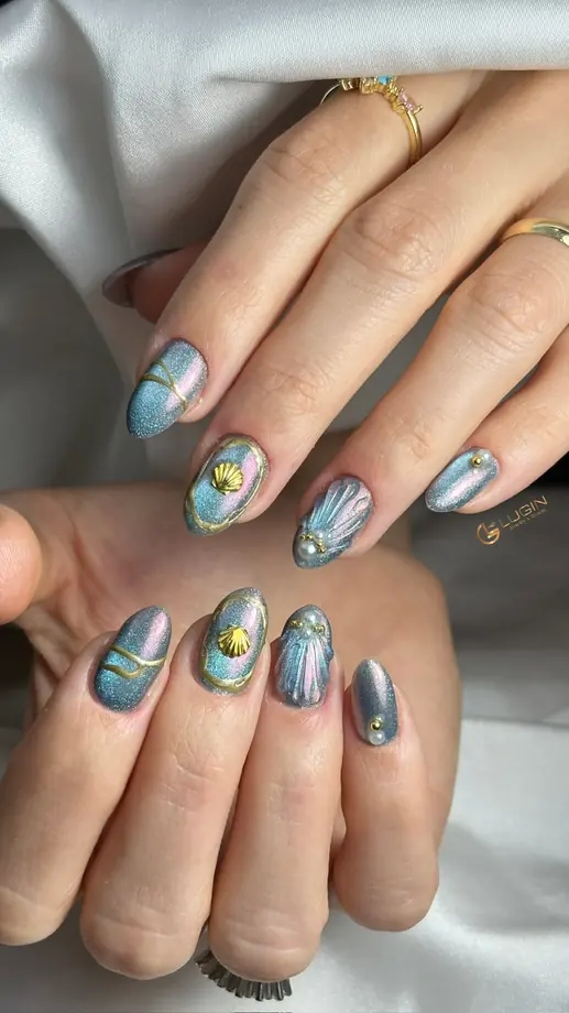 Deniz kabuğu çizimli nail art