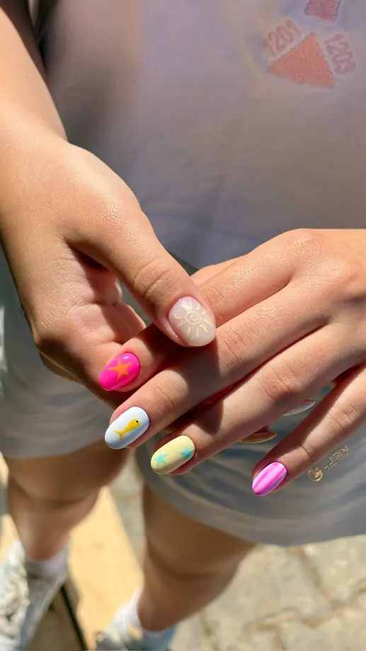 Pastel ve neon renkli karışık tasarım